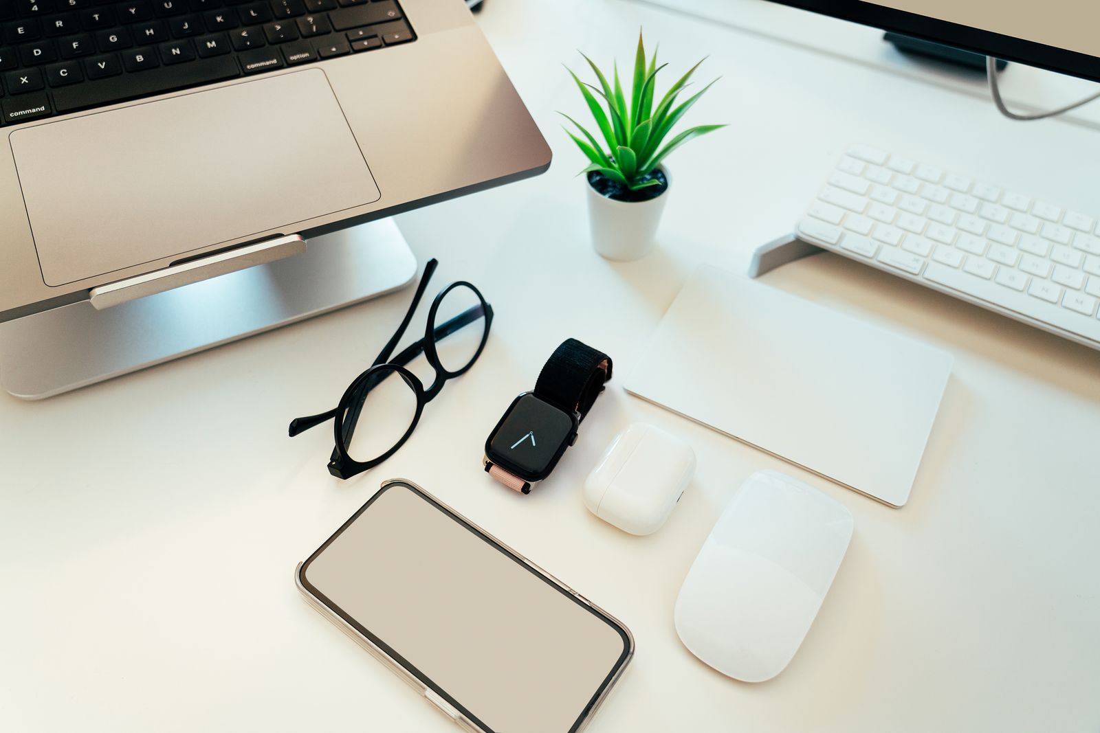 Mobile device in a professional digital workspace